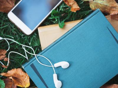 Fotografi af bog og lydbog