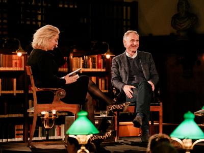 Fotografi af Dan Brown og Stephanie Surrugue